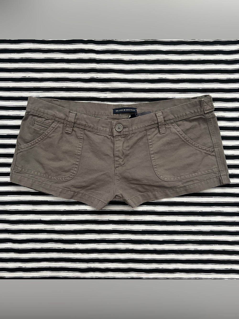 Brandy Melville low rise grey shorts